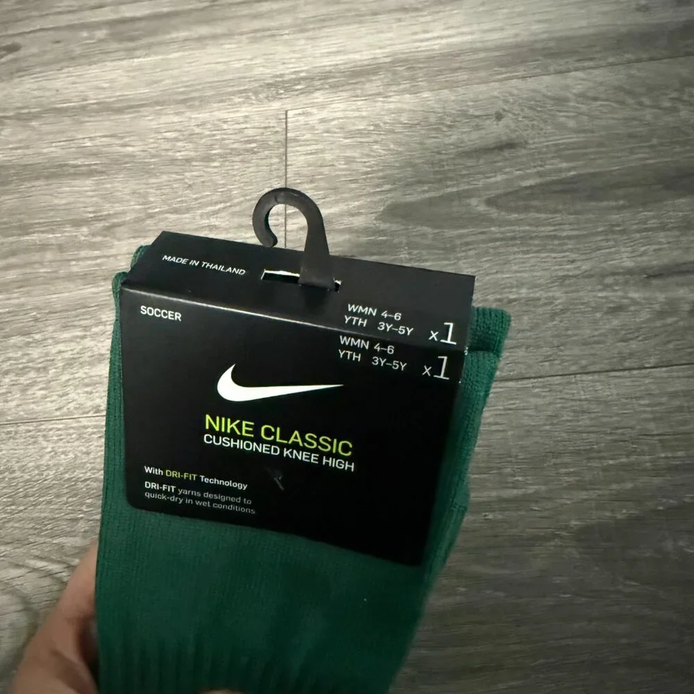 NWT Nike Classic Soccer Knee High Socks Green Pair Size Women 4-6 Youth 3y - 5y